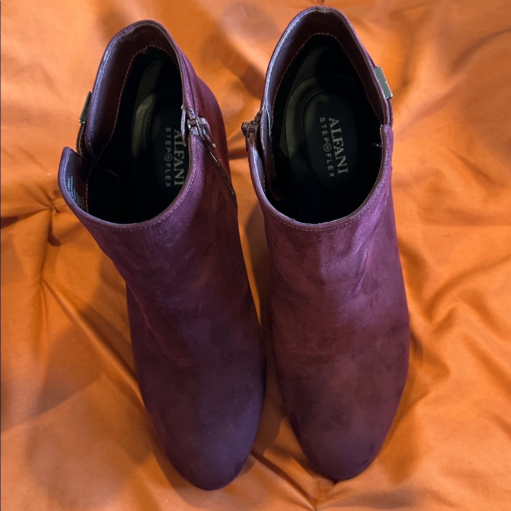 Alfani Deep Burgundy Suede Ankle Boots

Slightly worn box included.
